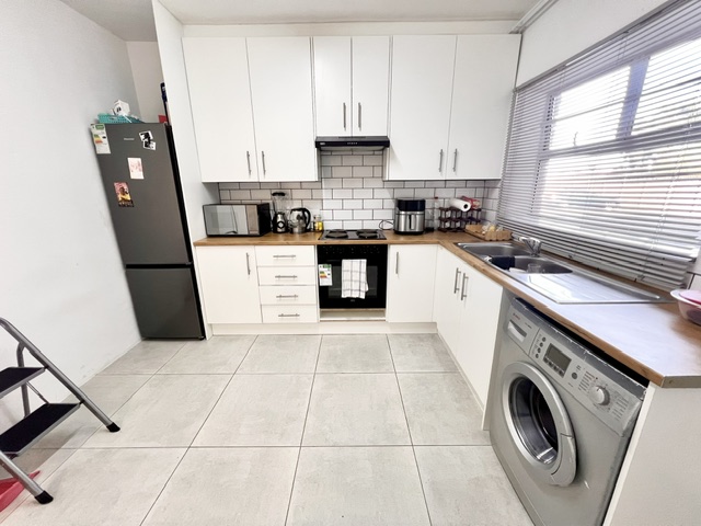 To Let 2 Bedroom Property for Rent in Richmond Estate Western Cape